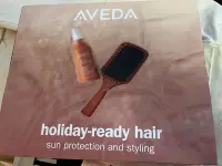 在飛比找Yahoo!奇摩拍賣優惠-AVEDA 隨行氣墊按摩梳 + 防曬頭髮噴霧 組合 原價17