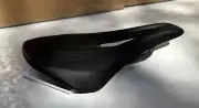 FIZIK Saddle Tempo Argo R1 150 - 150mm Saddle - Carbon Black