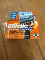 Gillette Fusion5 Proglide Shield Chill Fraicheur 4 Cartridges Open Box