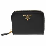 【PRADA 普拉達】SAFFIANO METAL系列金色浮雕LOGO防刮牛皮拉鍊卡夾/零錢包(黑1MM268-SAFFIANO METAL-NERO)