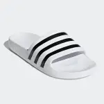 【ADIDAS 愛迪達】ADIDAS ADILETTE AQUA男女款白底黑LOGO拖鞋 KAORACER F35539