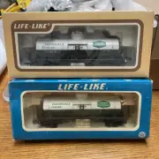 Union Carbide U.C. Chemicals C.C.B.X. HO Tank Car #8495 Life-Like model train