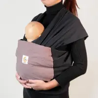 在飛比找momo購物網優惠-【Ergobaby】包裹式嬰兒揹巾/揹帶(黑色/灰褐色)