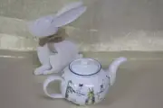 BEATRIX POTTER PETER BUNNY RABBIT EASTER PORCELAIN TEAPOT WITH LID - NEW