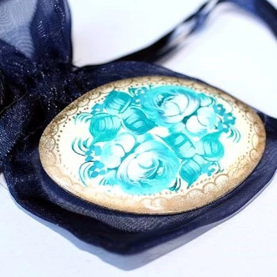 Russian wooden Brooch Pin Gzhel hand made and hand painted enamel Imported NEW