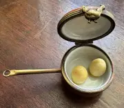 Limoges trinket box peint main Hard Boiled Eggs In A Pot