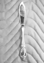 ONIEDA RAPHAEL Pierced Handle Butter Knife 6.25" NEW NEVER USED 18/10