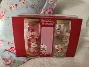 NWT STRAWBERRY SHORTCAKE GLASS TUMBLERS WITH LIDS & GLASS STRAWS