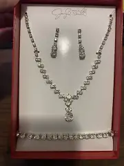 Jaclyn Smith. Very pretty. Necklace, earrings, bracelet.