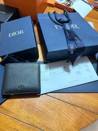 在飛比找Yahoo!奇摩拍賣優惠-Dior 荔枝皮黑銀Logo4卡短夾零錢包全配有購證近全新非