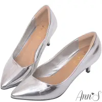 在飛比找Yahoo奇摩購物中心優惠-Ann’S漫步華爾滋-素色品味斜口低跟舒適尖頭鞋-銀