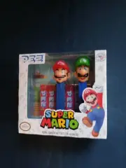 Super Mario PEZ Dispenser Mario and Luigi Nintendo Gift Set Collectible NIB