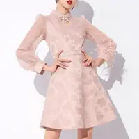 在飛比找ETMall東森購物網優惠-粉色改良燈籠袖蕾絲a字裙旗袍