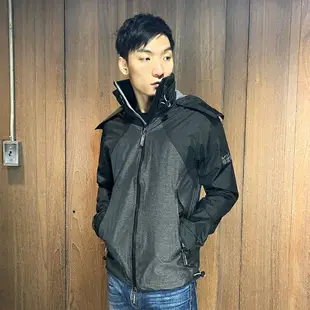 美國百分百【全新真品】Superdry 極度乾燥 風衣 連帽 防風外套 夾克 刷毛 男 黑/碳灰色 XS-M號 I760