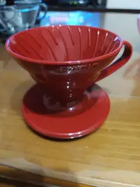 在飛比找Yahoo!奇摩拍賣優惠-日本製 HARIO V60 01 陶瓷咖啡濾杯 紅色磁石濾杯