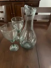 wine decanter with wine glasses
