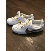 在飛比找蝦皮購物優惠-Nike阿甘鞋白底金勾23.5號(二手)無鞋盒