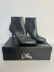 Wittner “Choof” Grey & Black Leather Heel Ankle Boot Size 40/AU 9 BRAND NEW