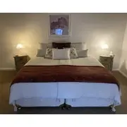 Rosewood Park Guest Suite -the Ideal Getaway That Is Closer Than You Think.