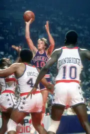 Don Buse Phoenix Suns shoots v the Washington Bullets at an NBA ba- Old Photo 2