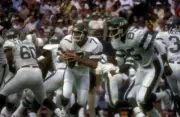 Quarterback Ken O'Brien of the New York Jets drops back to pass i - Old Photo