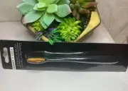 SASSY + CHIC EYESHADOW BRUSH