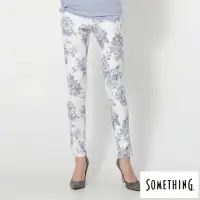 在飛比找momo購物網優惠-【SOMETHING】女裝 LADIVA花卉合身牛仔褲(藍紫