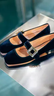 [Roger Vivier] Tres Vivier Velvet Flats