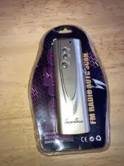 NEW SEALED SuperScan FM Radio Auto Scan With Mini Torch