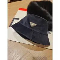 在飛比找蝦皮購物優惠-新品日本帶回絲絨Prada漁夫帽