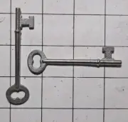 Vintage Infinity Bow Nickle Plated Uncut Solid Barrel Skeleton Key NOS