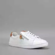 Le Sansa By Cc resorts Ilana Women's Causal Sneaker Leather