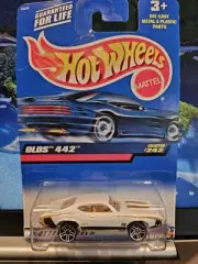 2000 Hot Wheels Olds 442 White w Factory Gold/Black Trim #242