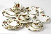 BNIB Royal Albert OLD COUNTRY ROSES 20-PIECE DINNERWARE SET (4) 5 Pc Settings
