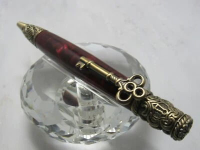 GORGEOUS HIGH QUALITY HANDMADE SKELETON KEY DARK RED/BLACK ACRYLIC TWIST BP PEN