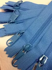 WHOLESALE LOT OF 10 LONG PULL HANDBAG ZIPPERS 7" Light Blue #4 (5.1mm) Nylon