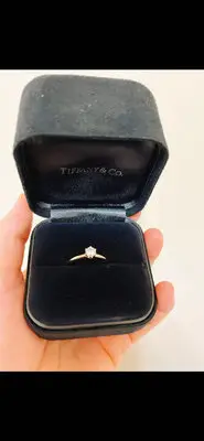 在飛比找Yahoo!奇摩拍賣優惠-Tiffany&Co 經典六爪鉑金鑽石0.39ct/F VV