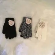 SO magic style knit gloves Woman’s Juniors black ivory & Spacedye set