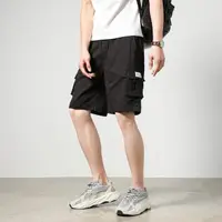 在飛比找momo購物網優惠-【韓式作風】寬鬆大尺碼潮流工裝五分短褲(三色)