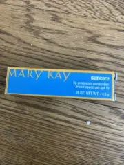 Mary Kay Suncare Lip Protector Sunscreen Broad Spectrum SPF 15 New 054110