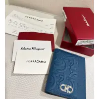 在飛比找蝦皮購物優惠-Ferragamo 專櫃正品 浮雕設計 質感爆棚 名片夾 卡