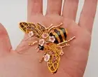 HONEY BEE BROOCH crystal flowers goldtone bumble bee cottagecore Easter pin A3