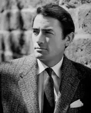 GREGORY PECK LEGENDARY ACTOR - 8X10 PUBLICITY PHOTO (ZZ-432)