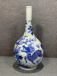 在飛比找Yahoo!奇摩拍賣優惠-(二手)-清康熙青花飛禽走獸花卉紋膽瓶錐把瓶，高37.5厘米
