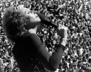 Barbra Streisand on stage performs before big crowd A Star is Born poster 24x30