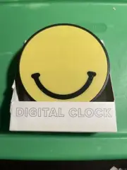 Vivitar Smile Face Have A Nice Day Digital Clock Battery Operated AAA Batteries