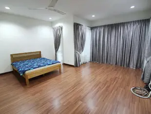 雙溪武洛的4臥室獨棟住宅 - 250平方公尺/5間專用衛浴Mutiara Damansara Superlink Homestay