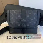 LV 路易威登 M45911 SAUMUR 黑花 翻蓋 磁扣 信差包 郵差包 男士