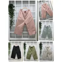 在飛比找蝦皮購物優惠-正韓korea韓國製Oops綠色無彈性7分褲 現貨 小齊韓衣