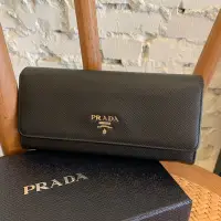 在飛比找Yahoo!奇摩拍賣優惠-【售出】prada saffiano防刮拼色下蓋長夾含鏈條識